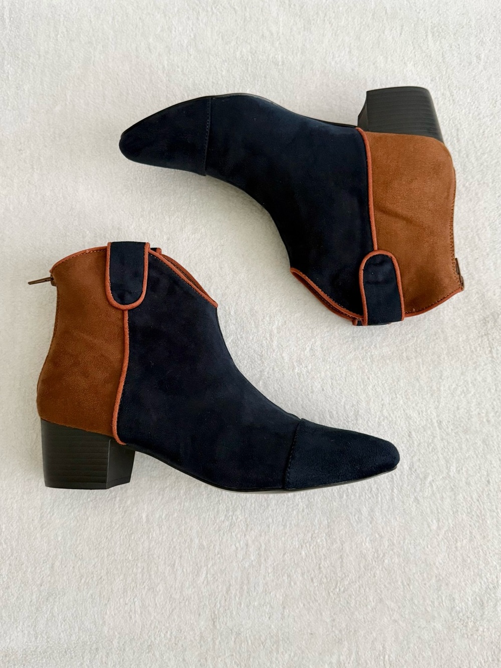 Anthropologie Vanessa Wu Two-Tone Suede Pointed Toe Ankle Boots Size 39 - Picture 2 of 8